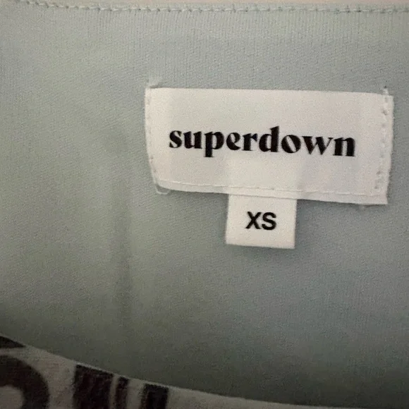 superdown White Mesh Long-Sleeve Graphic Crop Top - Picture 6 of 6